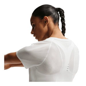 NIKE SWIFT BREATHE MANCHES COURTES - FEMME
